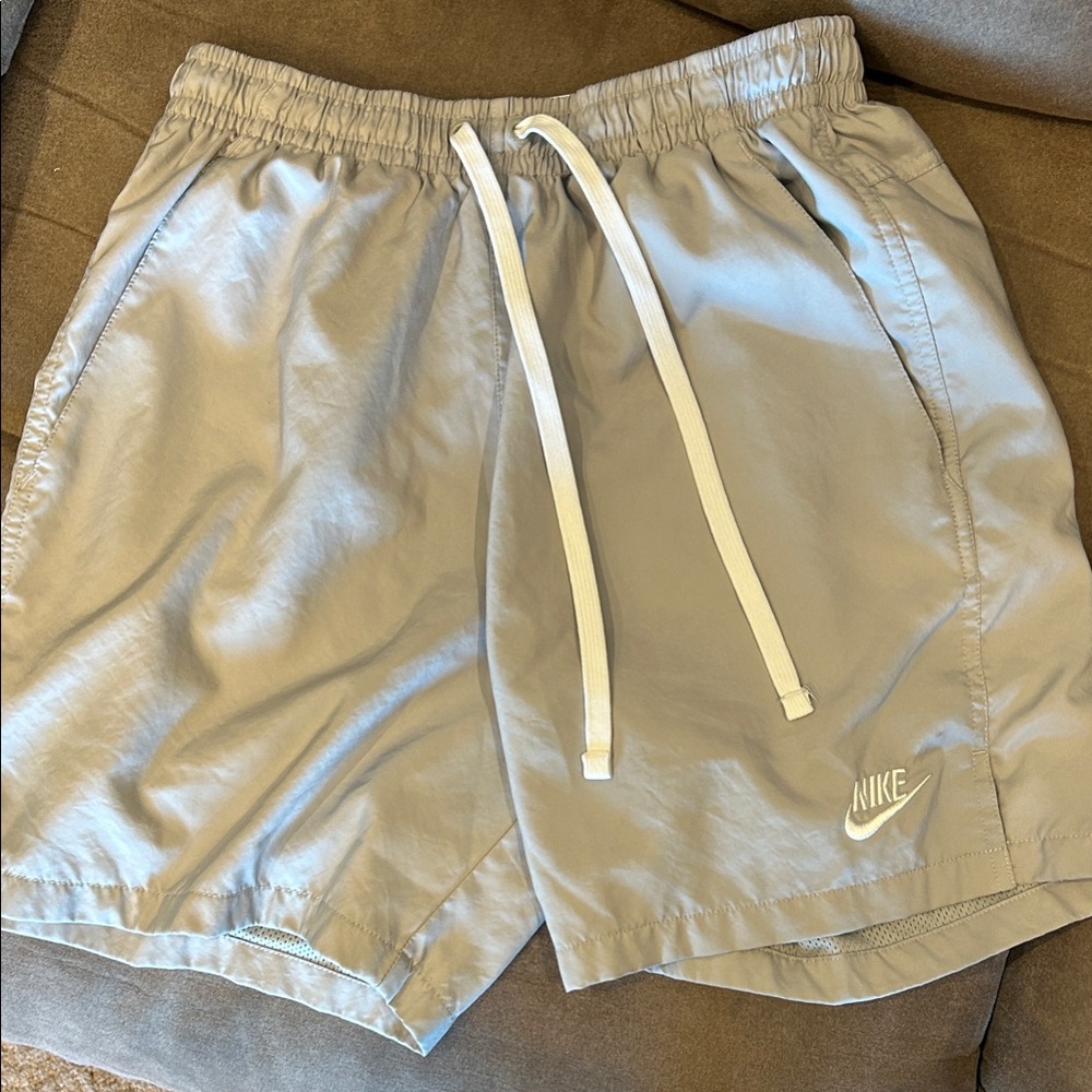 Nike Men's Light Gray Athletic Shorts